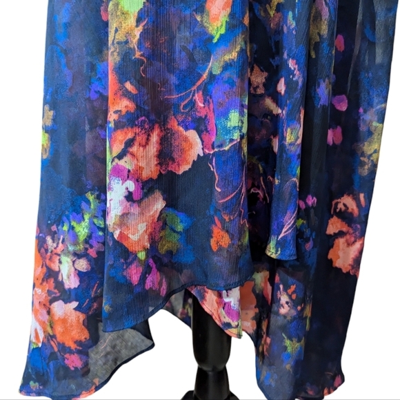 DKNY Whimsical Short Sleeve V-Neck Tie Waist Floral Chiffon Midi Dress Size 6 - Picture 10 of 16